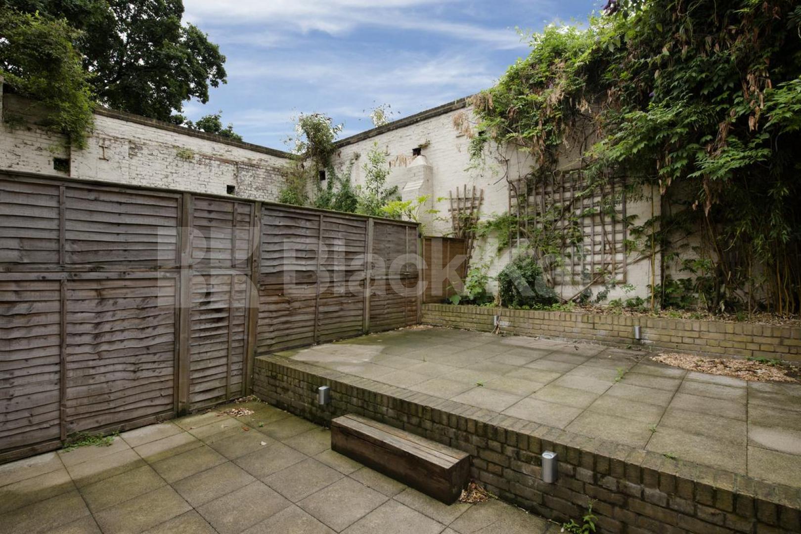 			STUNNING MEWS HOUSE, 2 Bedroom, 1 bath, 1 reception Mews House			 Liverpool Road, ANGEL-HIGHBURY-ISLINGTON